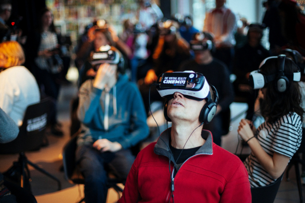 VR Cinema - How Virtual Reality Is Transforming Cinema