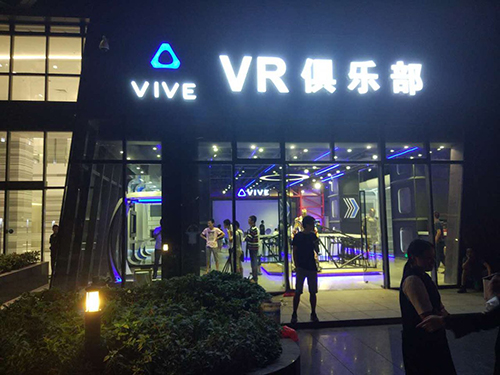 HTC Vive sells twice as much as Oculus Rift, according to Epic Games CEO