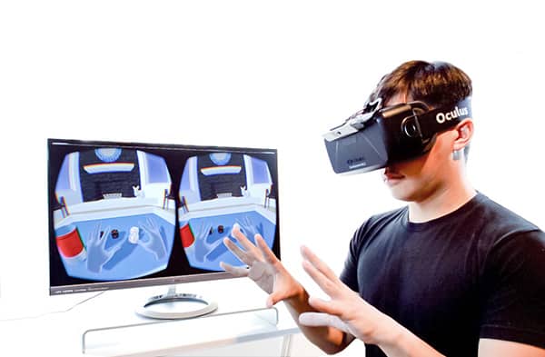 Demonstração de realidade virtual por AltspaceVR